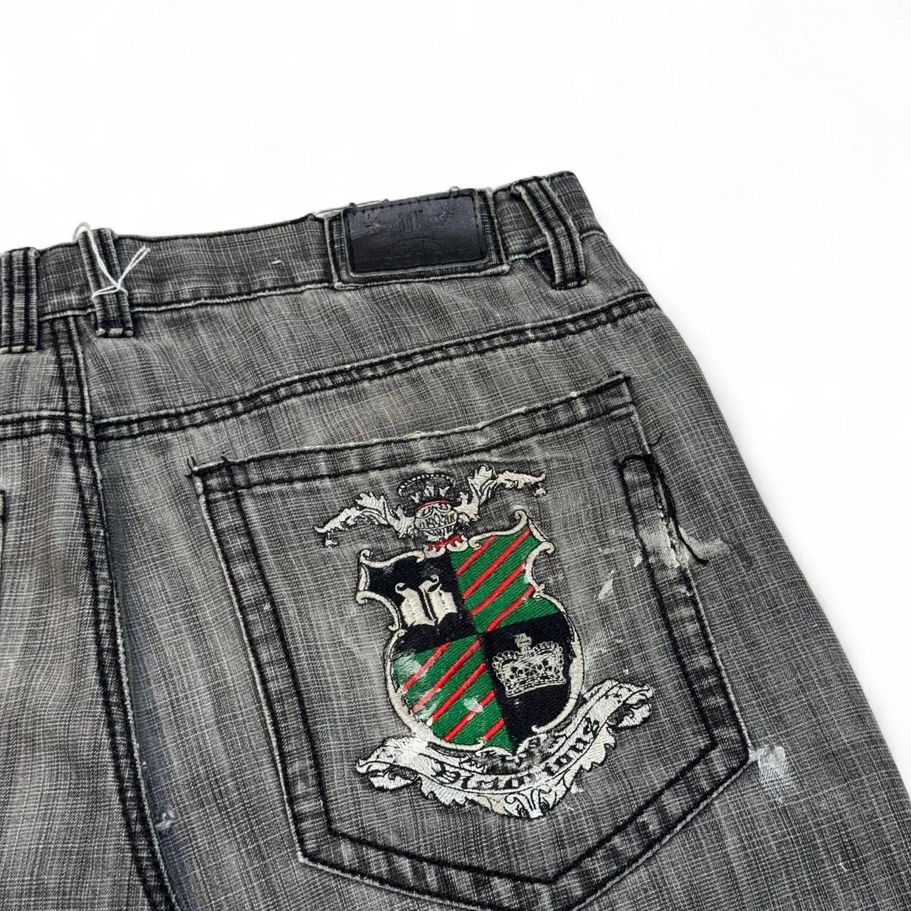 2000’s Victorious Embroidered Baggy Denim Shorts (38)