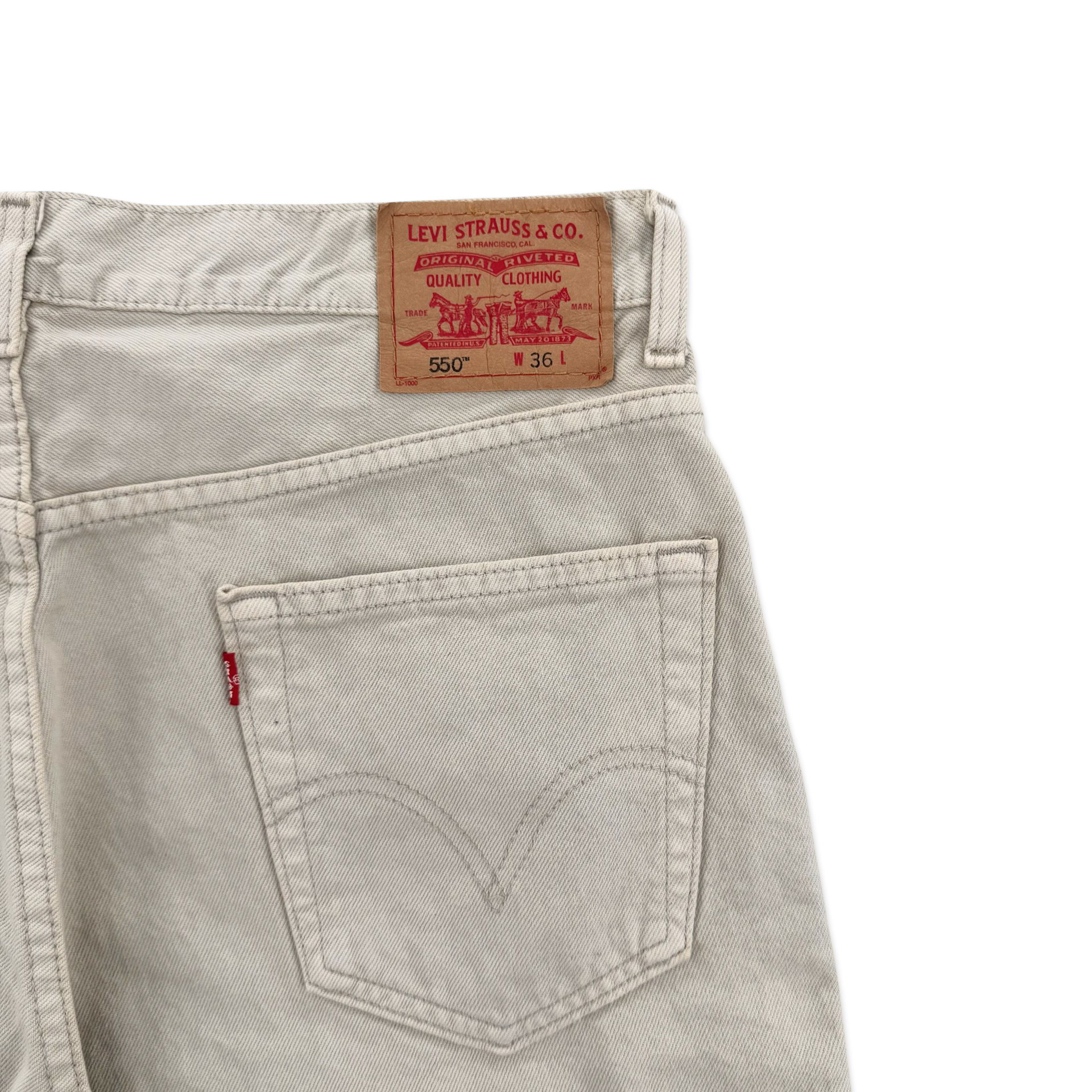 2000s Levi’s 550 Khaki Shorts (36)