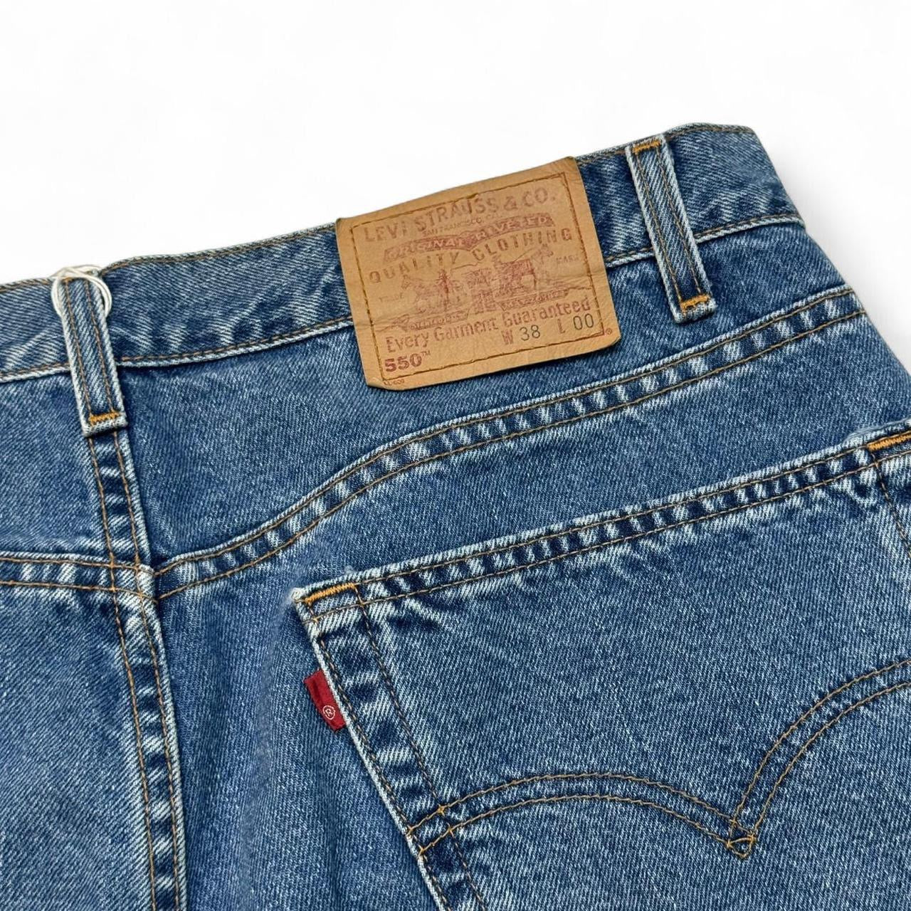 90’s Levi’s 550 Denim Shorts (38)
