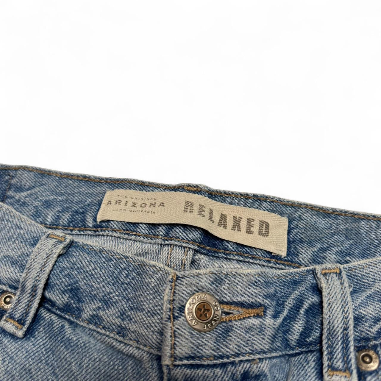 2000s Light Wash Thrashed Arizona Denim Shorts (33)