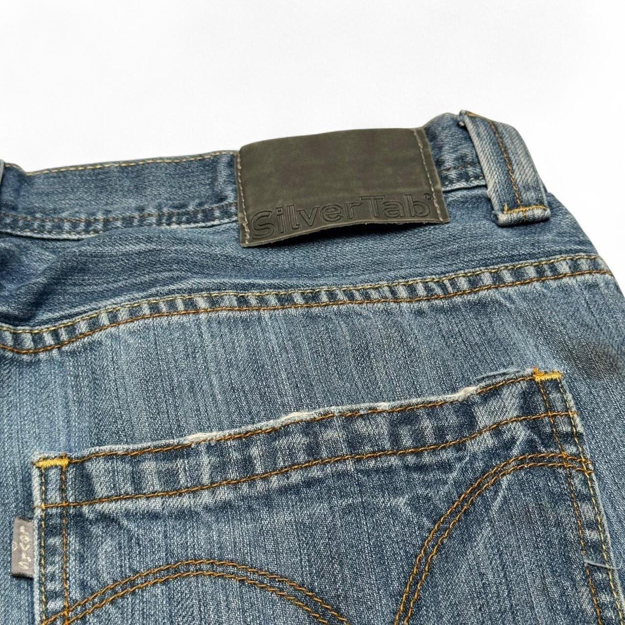 2000s Levis Silver Tab Jorts (33)