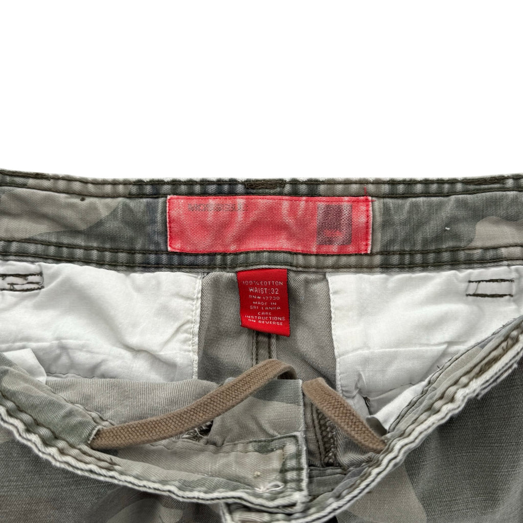 2000’s Camo Mossimo Shorts (32)
