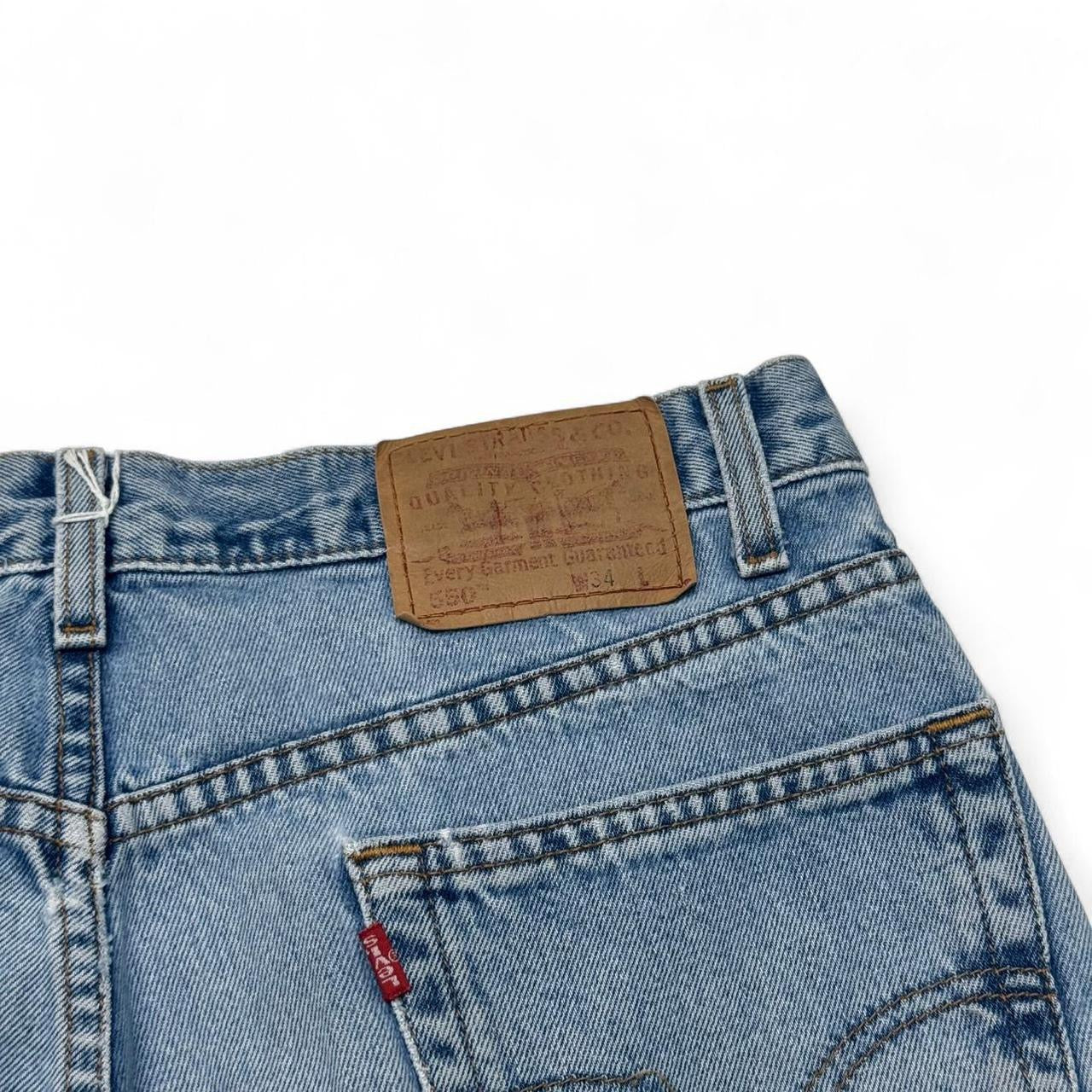 90’s Levi’s 550 Loose Fit Denim Shorts (33)
