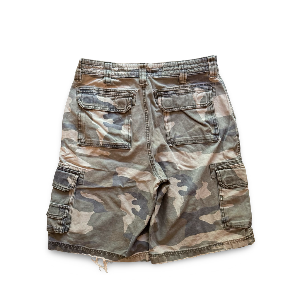 2000s Red Head Camo Cargo Shorts (30)