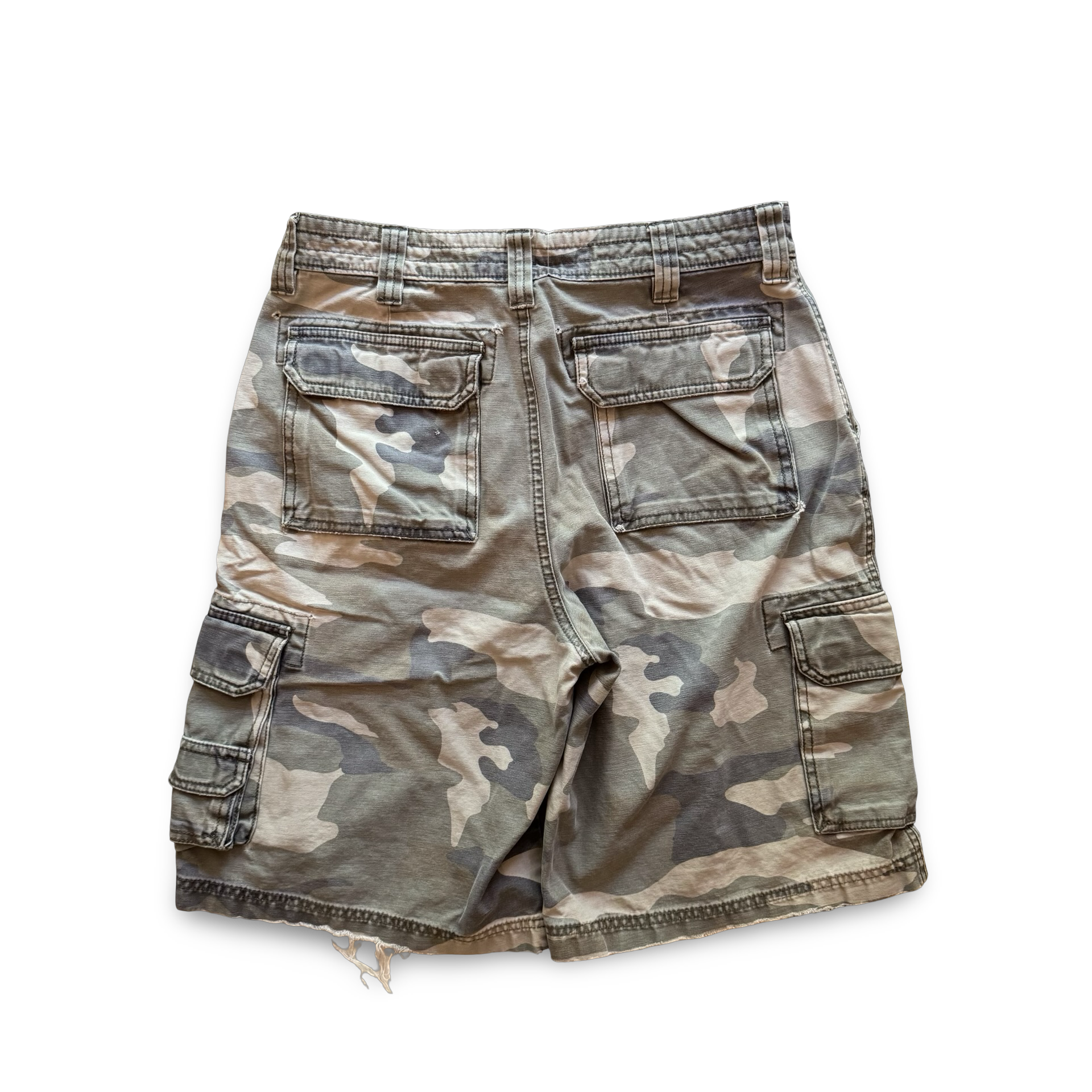 2000s Red Head Camo Cargo Shorts (30)