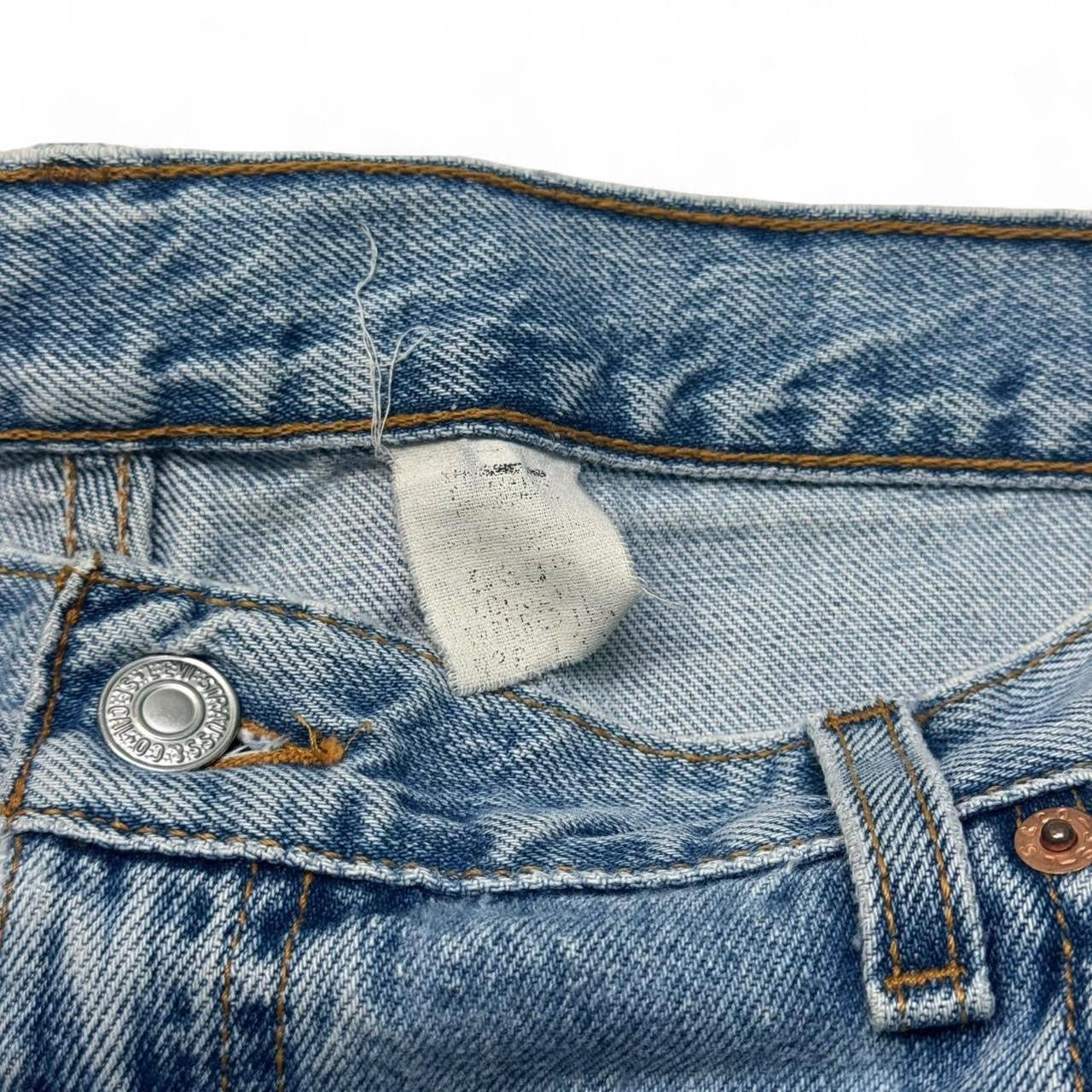 90s Levi’s 560 Light Wash Jeans (36x34)