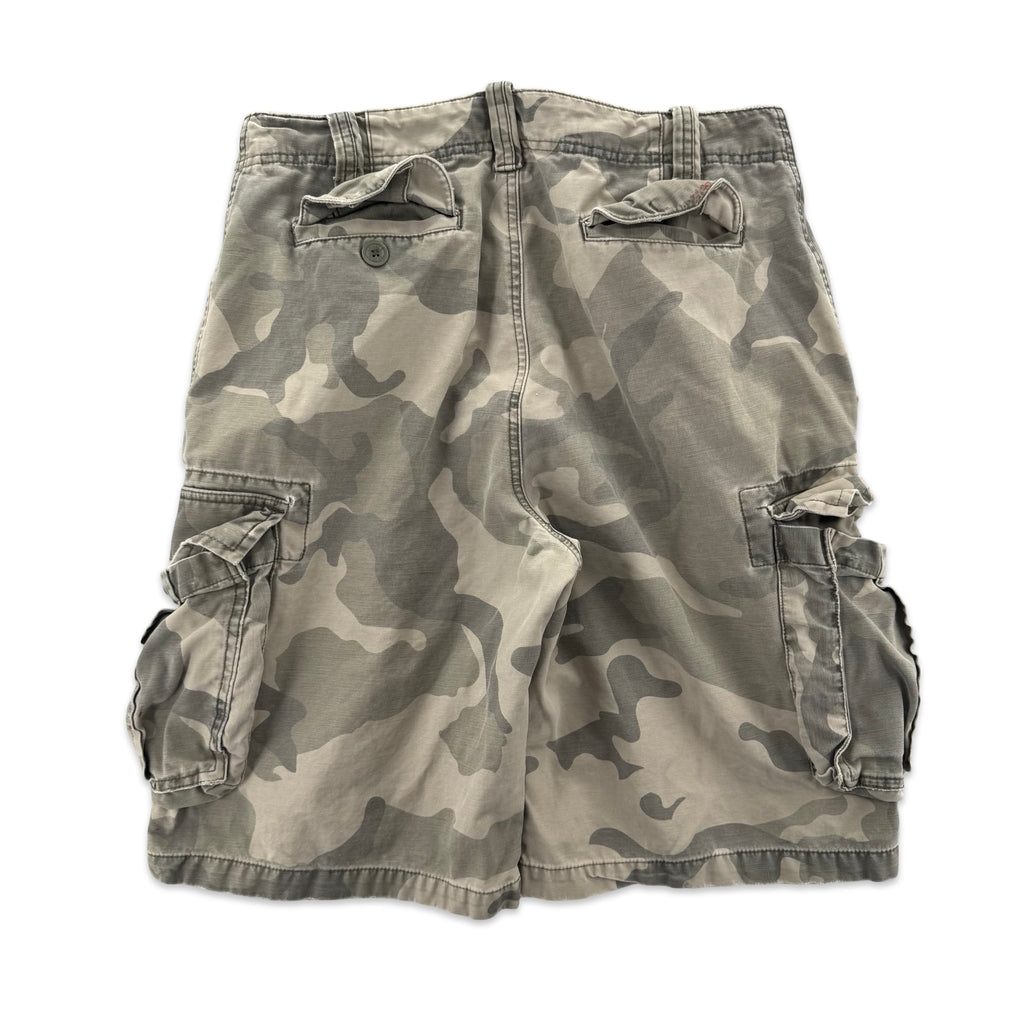 2000’s Arizona Camo Cargo Shorts (32)