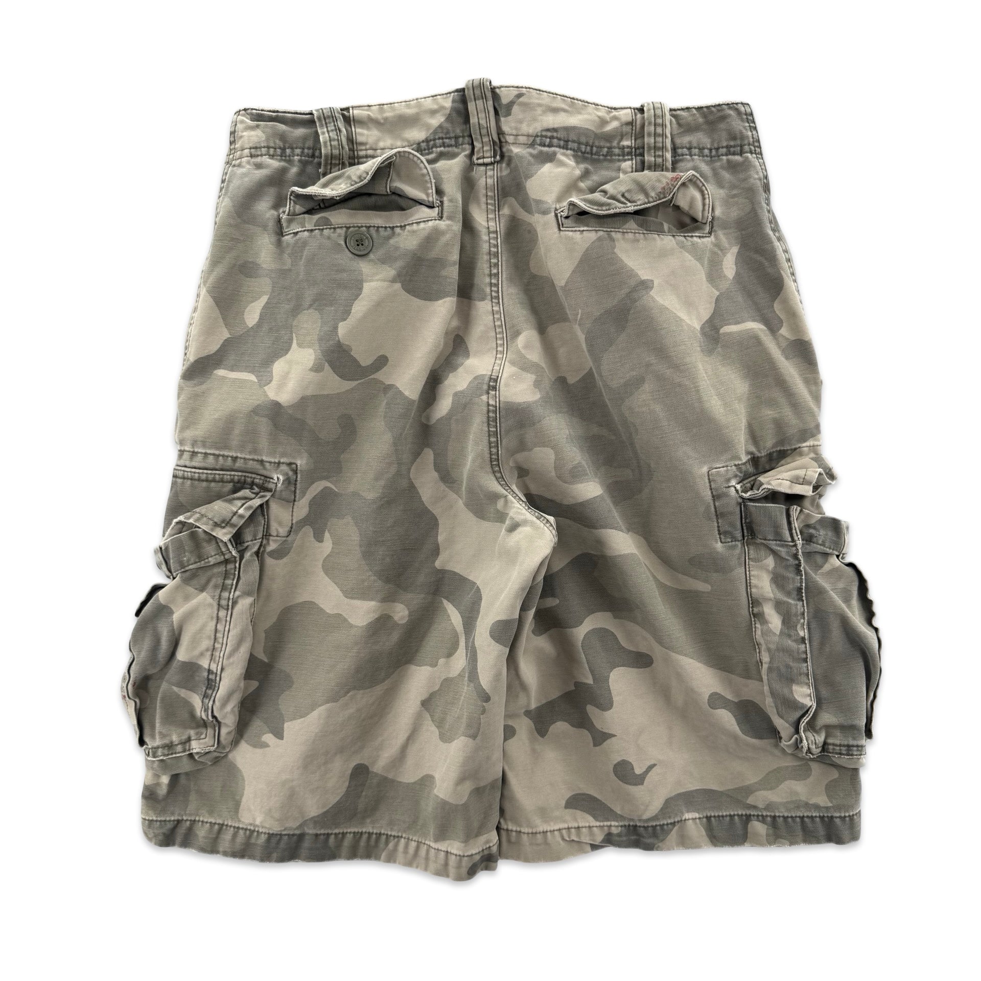 2000’s Arizona Camo Cargo Shorts (32)