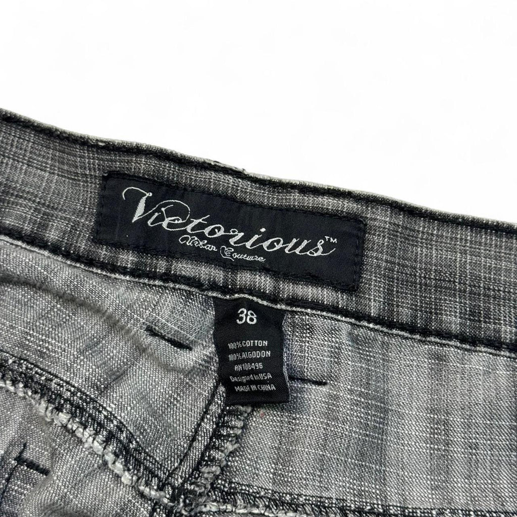2000’s Victorious Embroidered Baggy Denim Shorts (38)