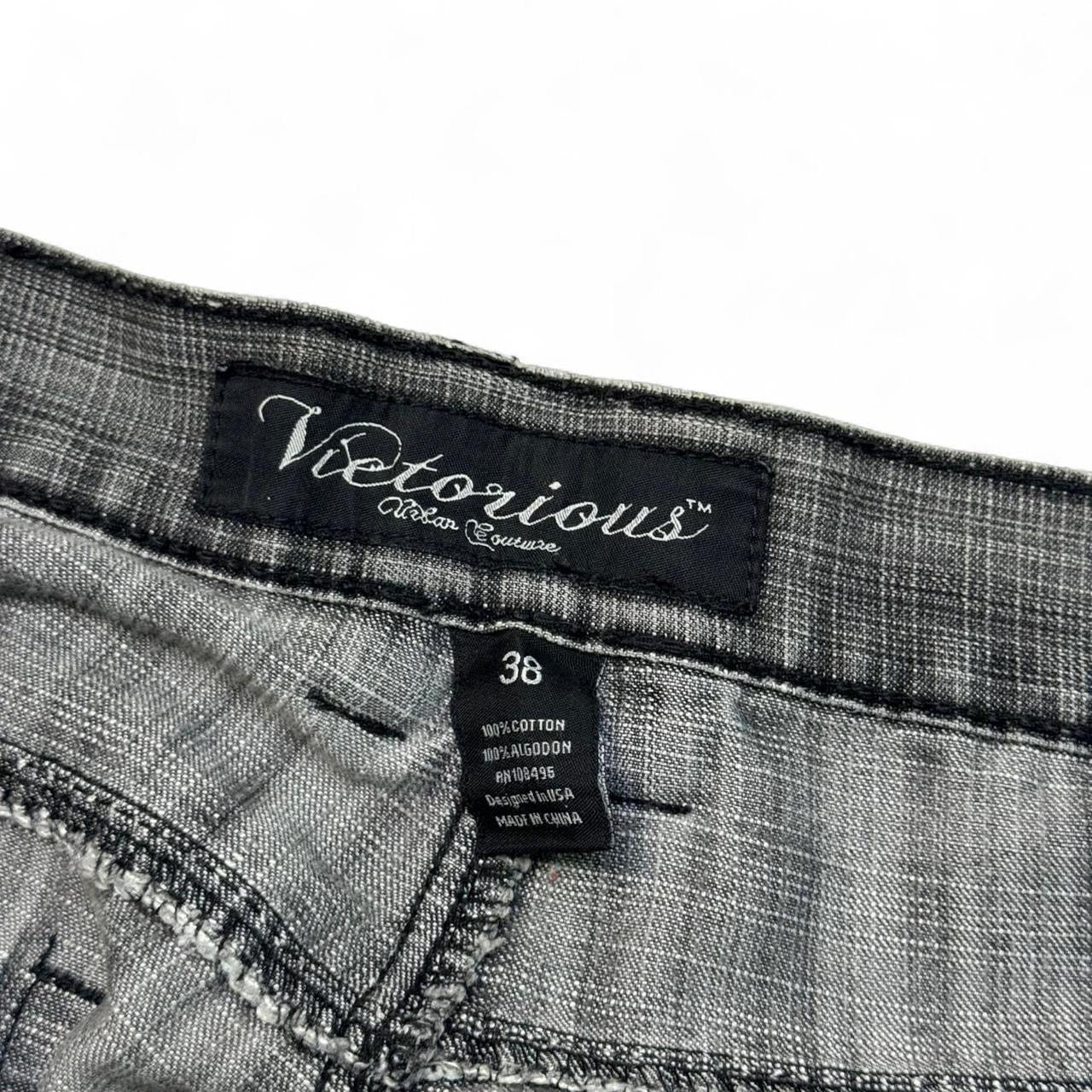 2000’s Victorious Embroidered Baggy Denim Shorts (38)